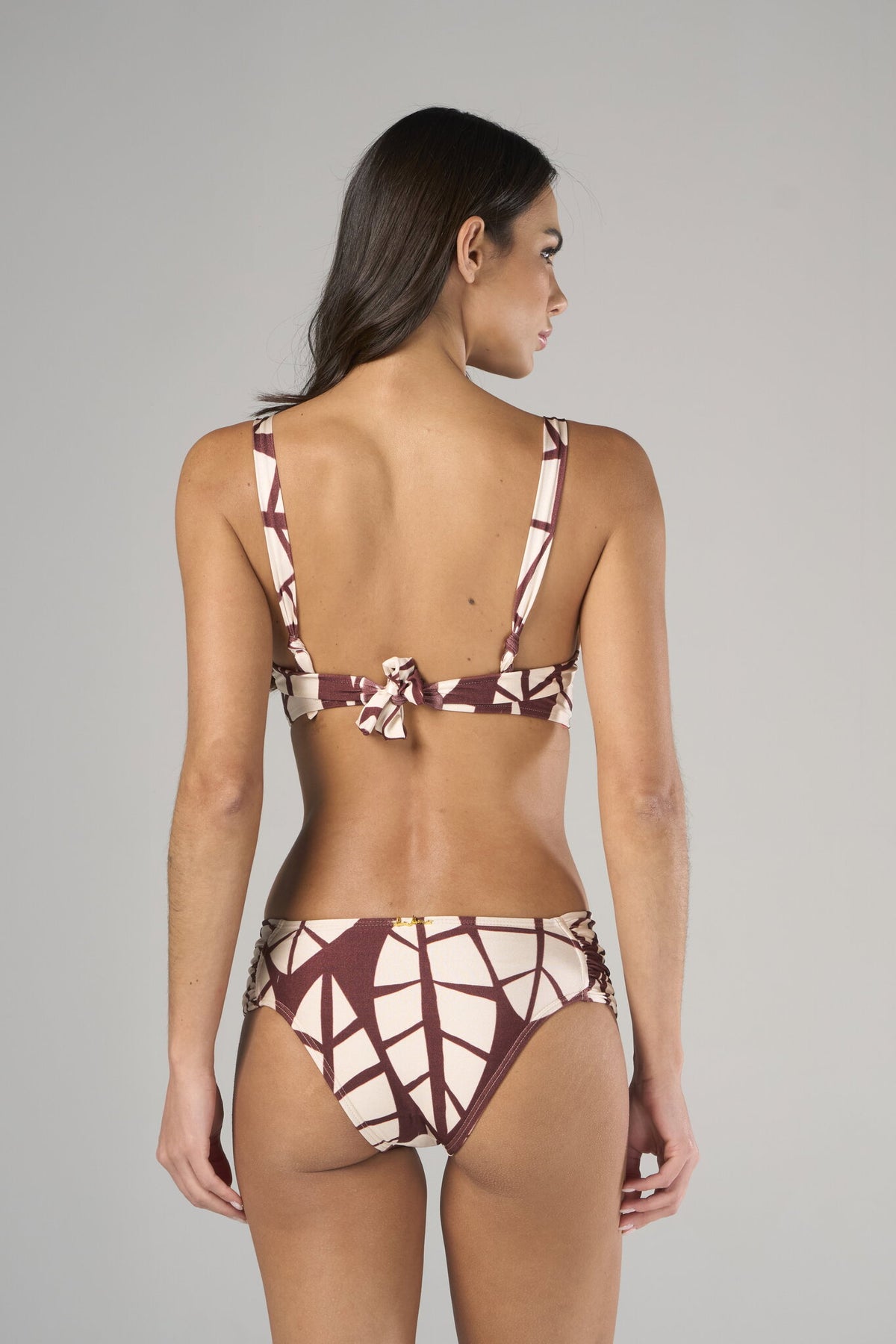 Model Back: Lua Morena Bikini Tops Top Folha-Do-Acai Meia-Taca-Sustencao