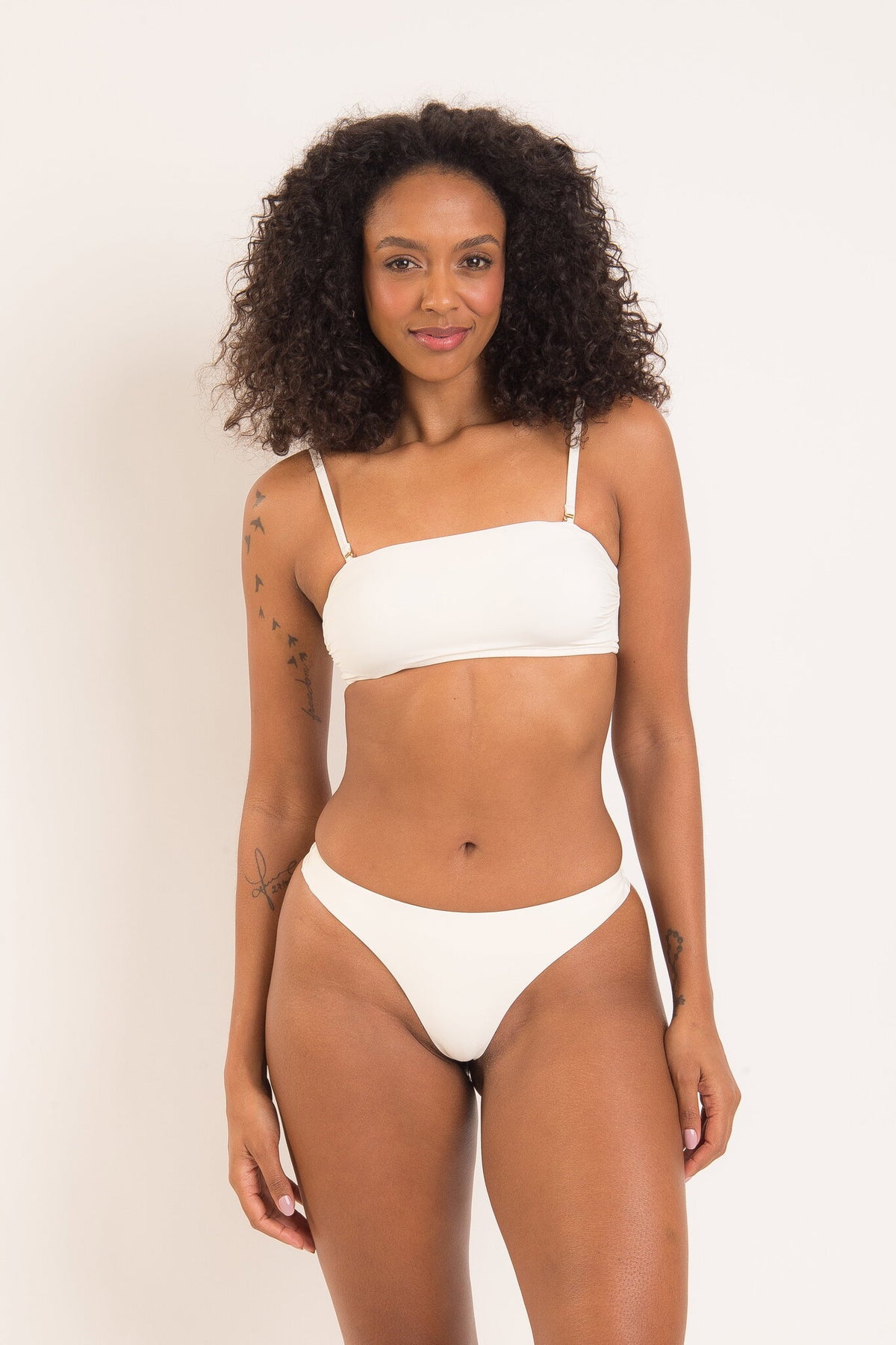 Model Front: Rio De Sol Bikini Bottoms Bottom Off-White Nice-Fio