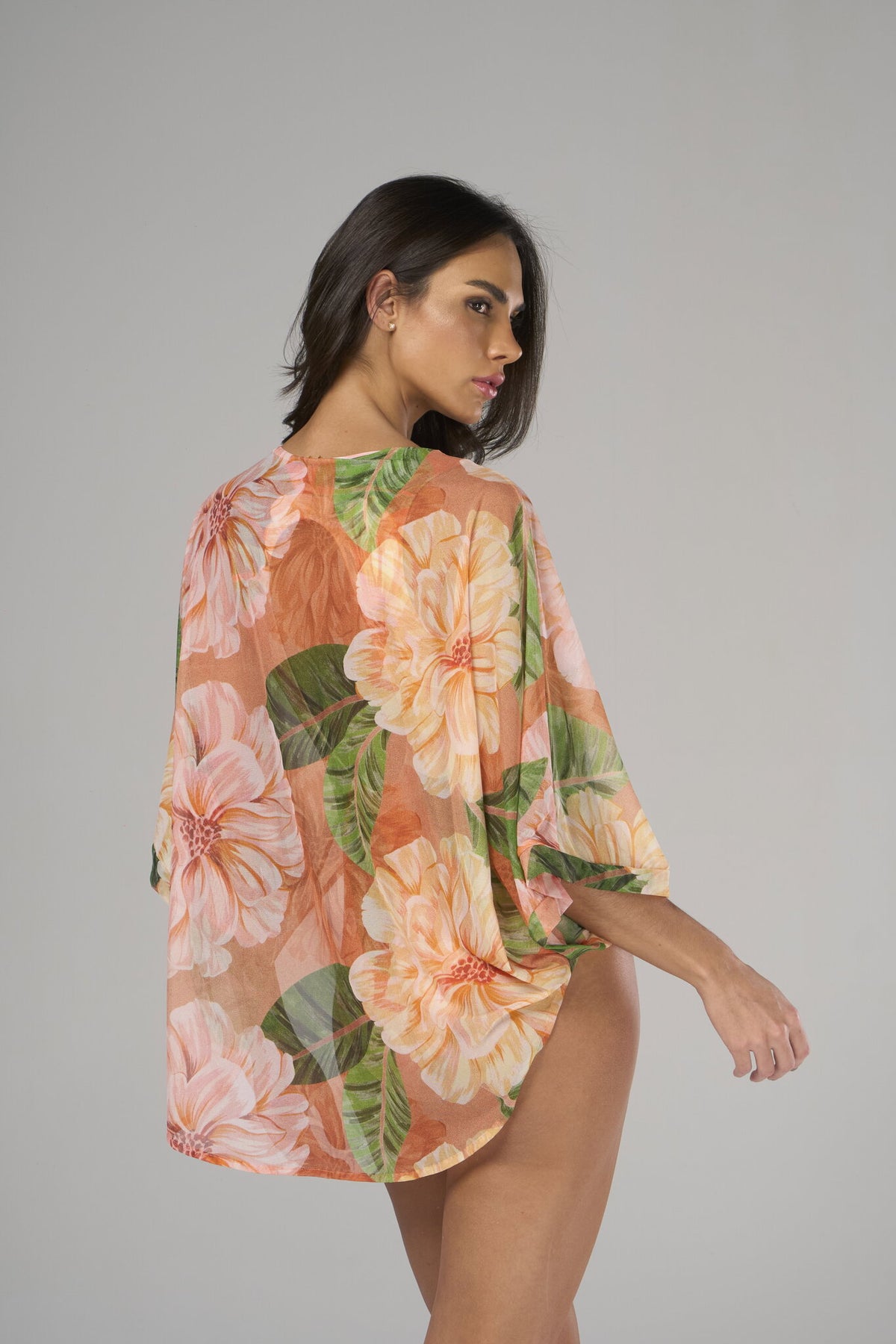 Model Back: Lua Morena One Piece Swimsuits Maio Rosa-Silvestre Capa