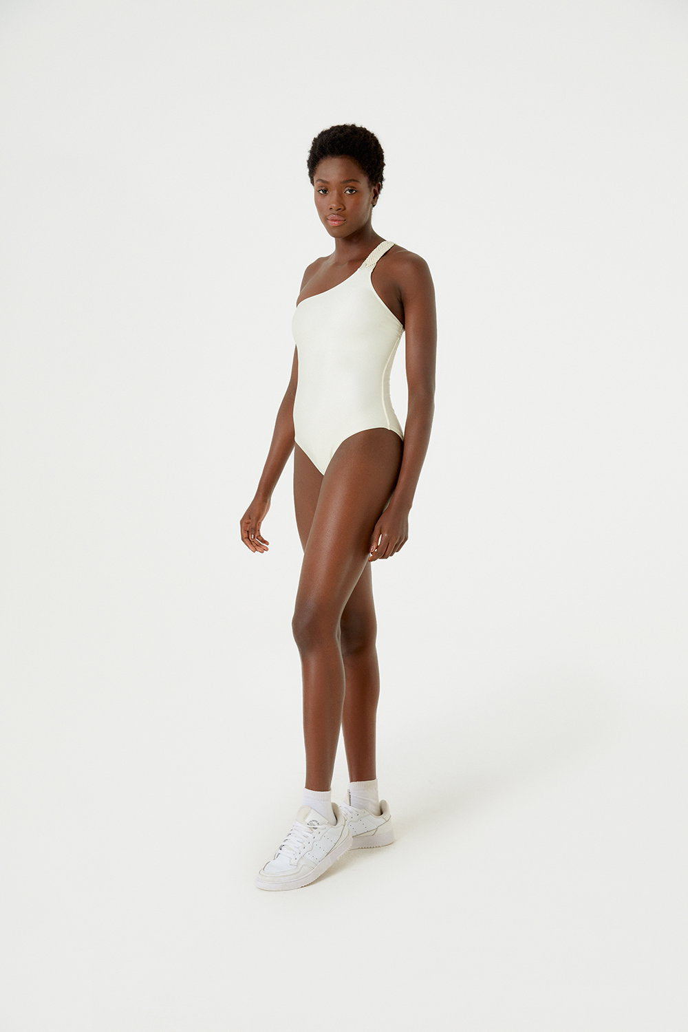 Model Front: Blueman One Piece Swimsuits Maio Viena Liso Off White