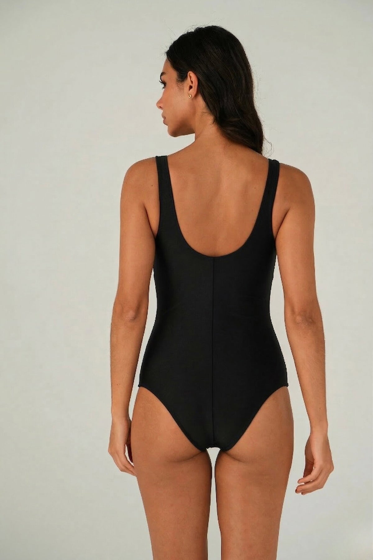 Model Back: Lua Morena One Piece Swimsuits Maio Preto Lacinho