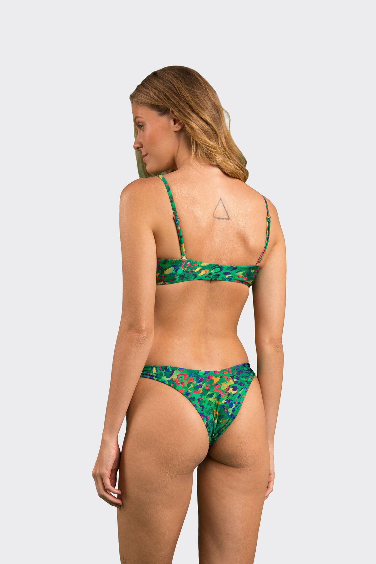 Model Back: Rio De Sol Two Piece Swimwear Set Wilds Bandeau-Reto Highleg