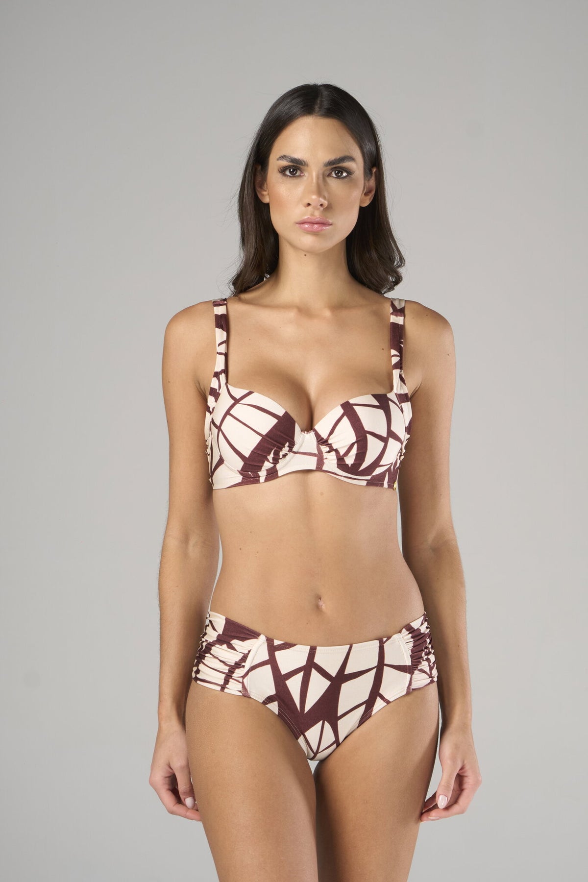 Model Front: Lua Morena Bikini Tops Top Folha-Do-Acai Meia-Taca-Sustencao