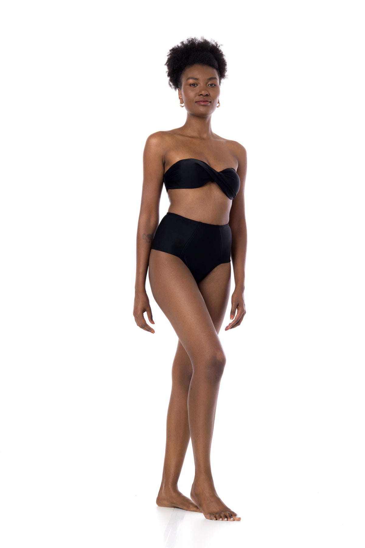 Model Front: La Playa Bikini Tops Top Tqc Hot Preto