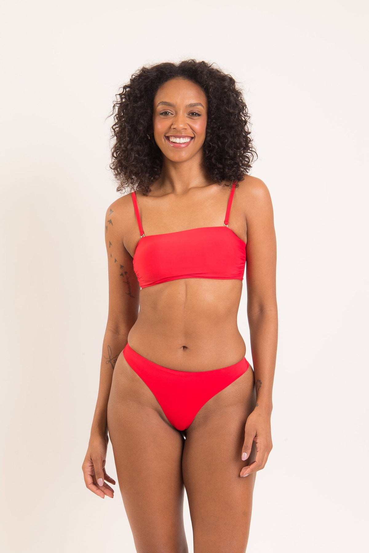 Model Front: Rio De Sol Bikini Bottoms Bottom Rouge Nice-Fio