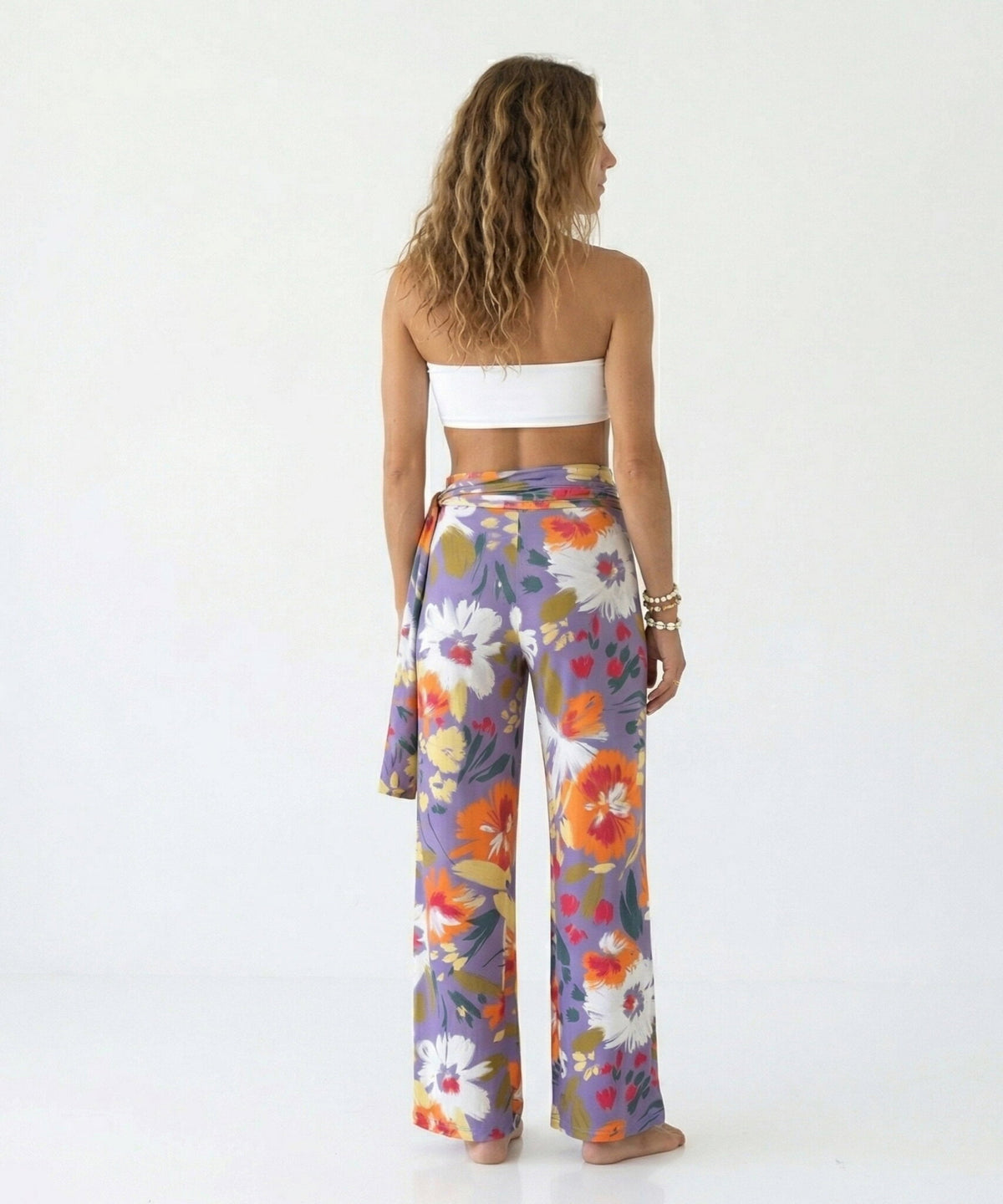 Model Back: Rio De Sol Pants Garden-Flower Pants Knot