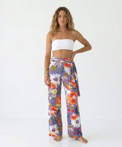 Model Front: Rio De Sol Pants Garden-Flower Pants Knot