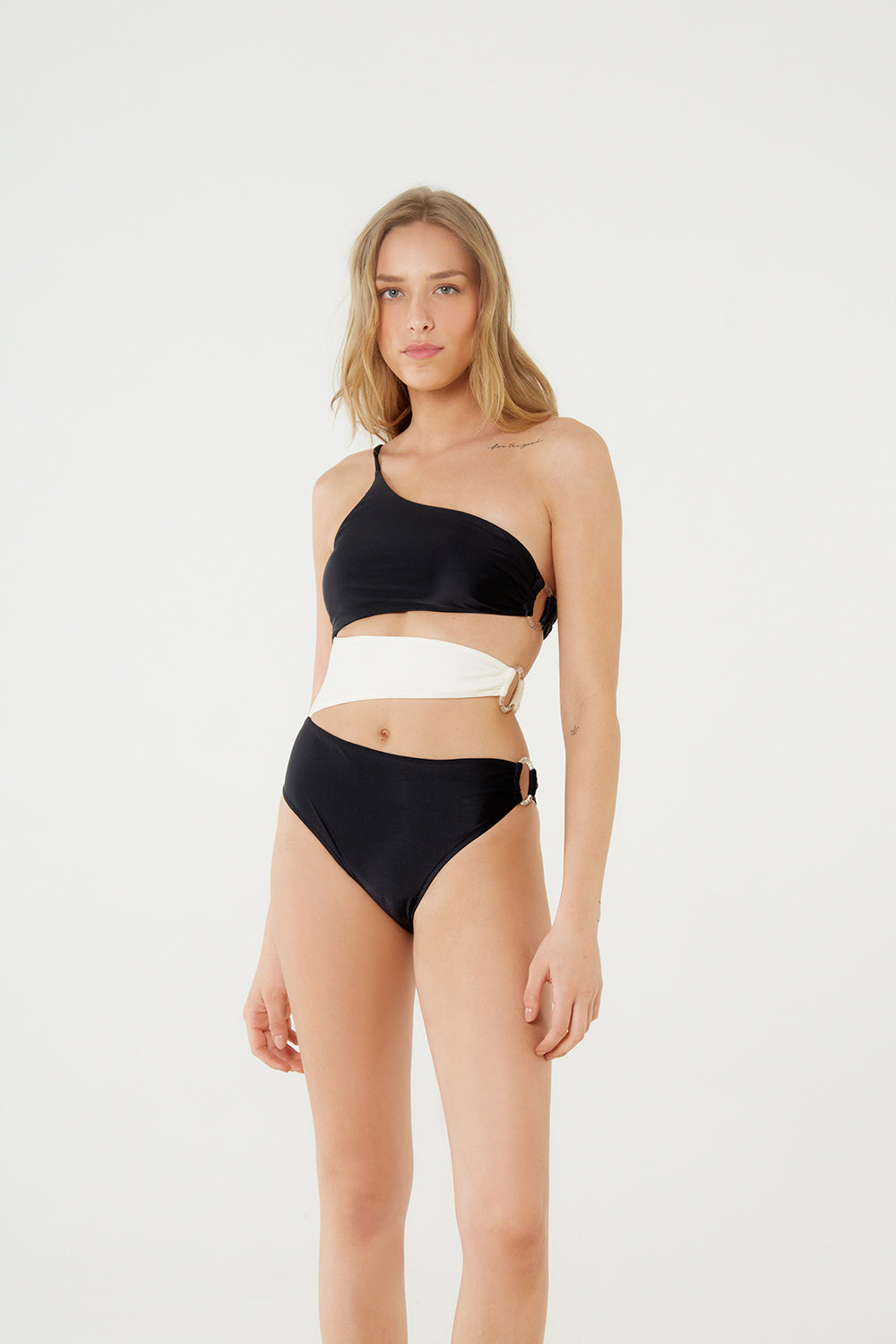 Model Front: Blueman One Piece Swimsuits Maio Missy Color Ver24 Preto