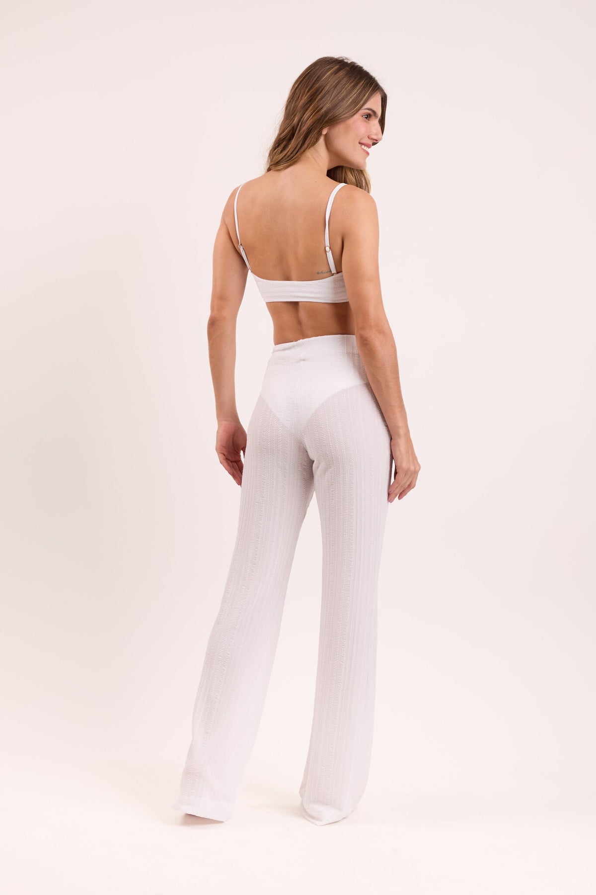 Model Back: Rio De Sol Pants Memphis-White Pants Lana