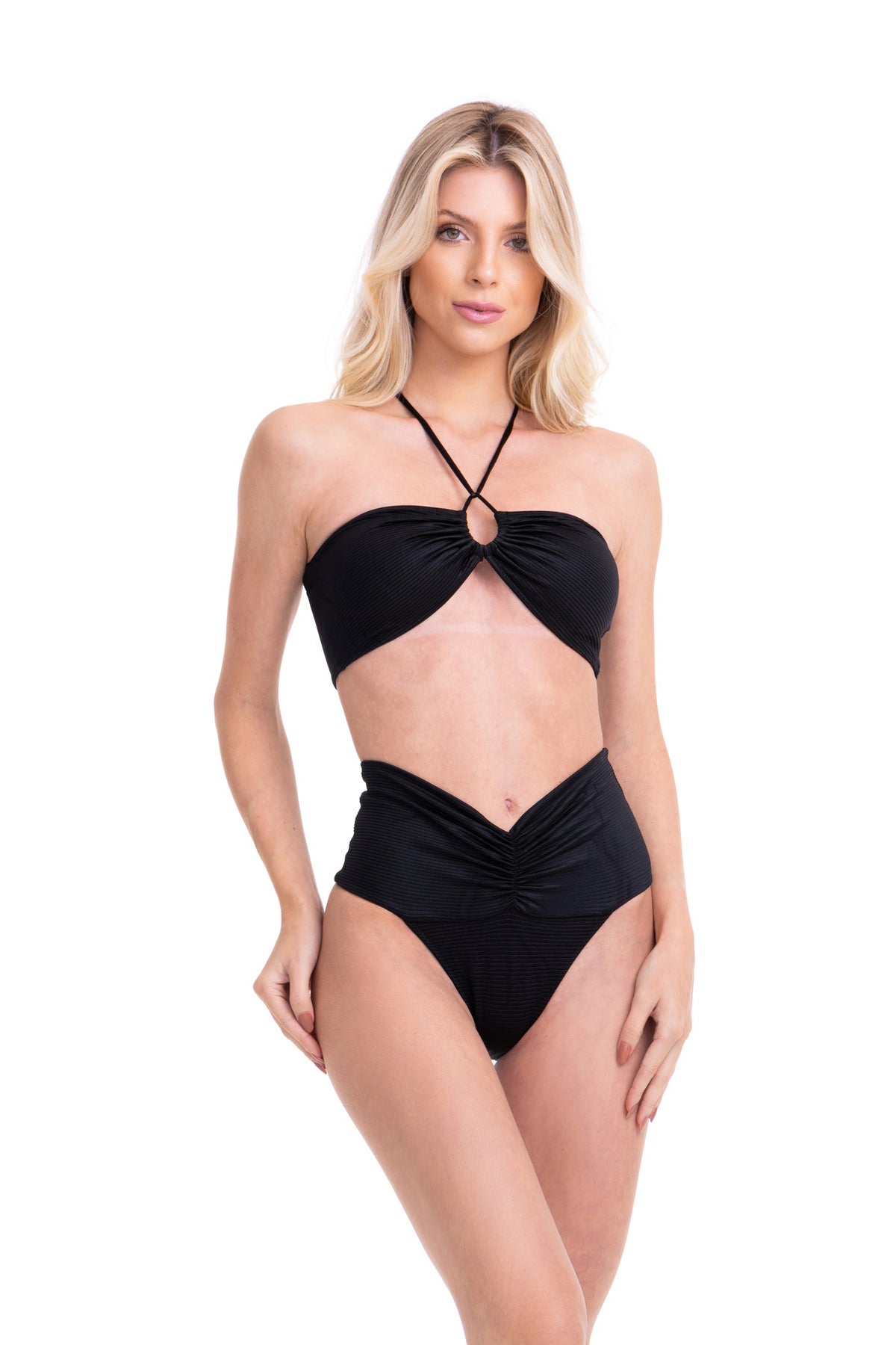 Model Front: Lua Morena Bikini Tops Top Modelador Liso Preto