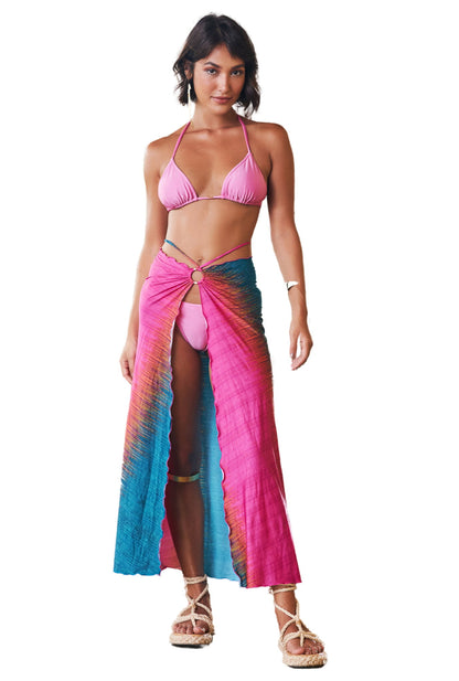 Model Front: Lua Morena Skirts Multiformas Argola Uv Saire