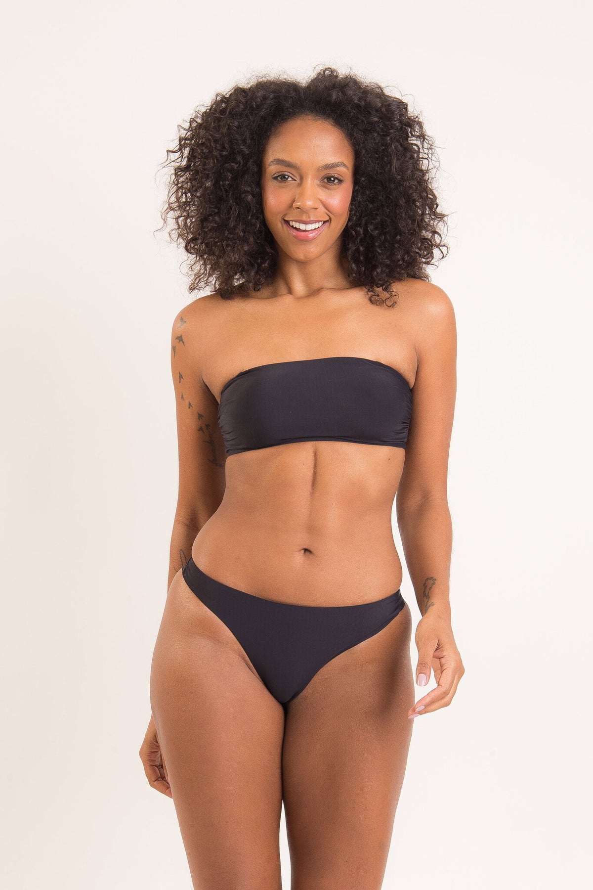 Model Front: Rio De Sol Bikini Bottoms Bottom Nero Nice-Fio