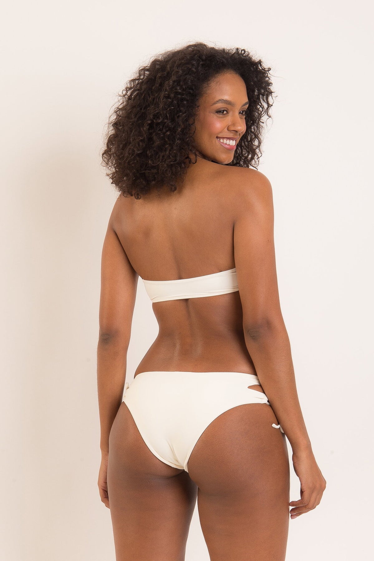 Model Back: Rio De Sol Bikini Tops Top Off-White Bandeau-Reto