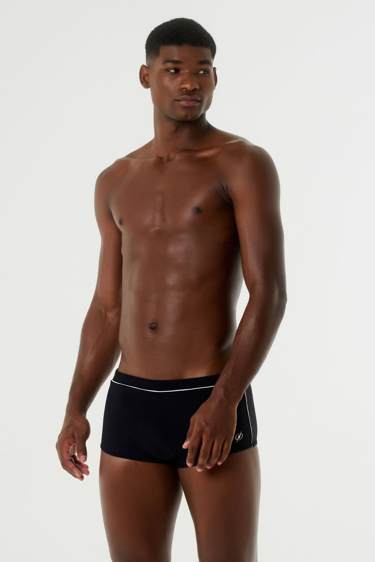 Model Front: Blueman Swim Trunks Sunga Army Cos Santorini Preto