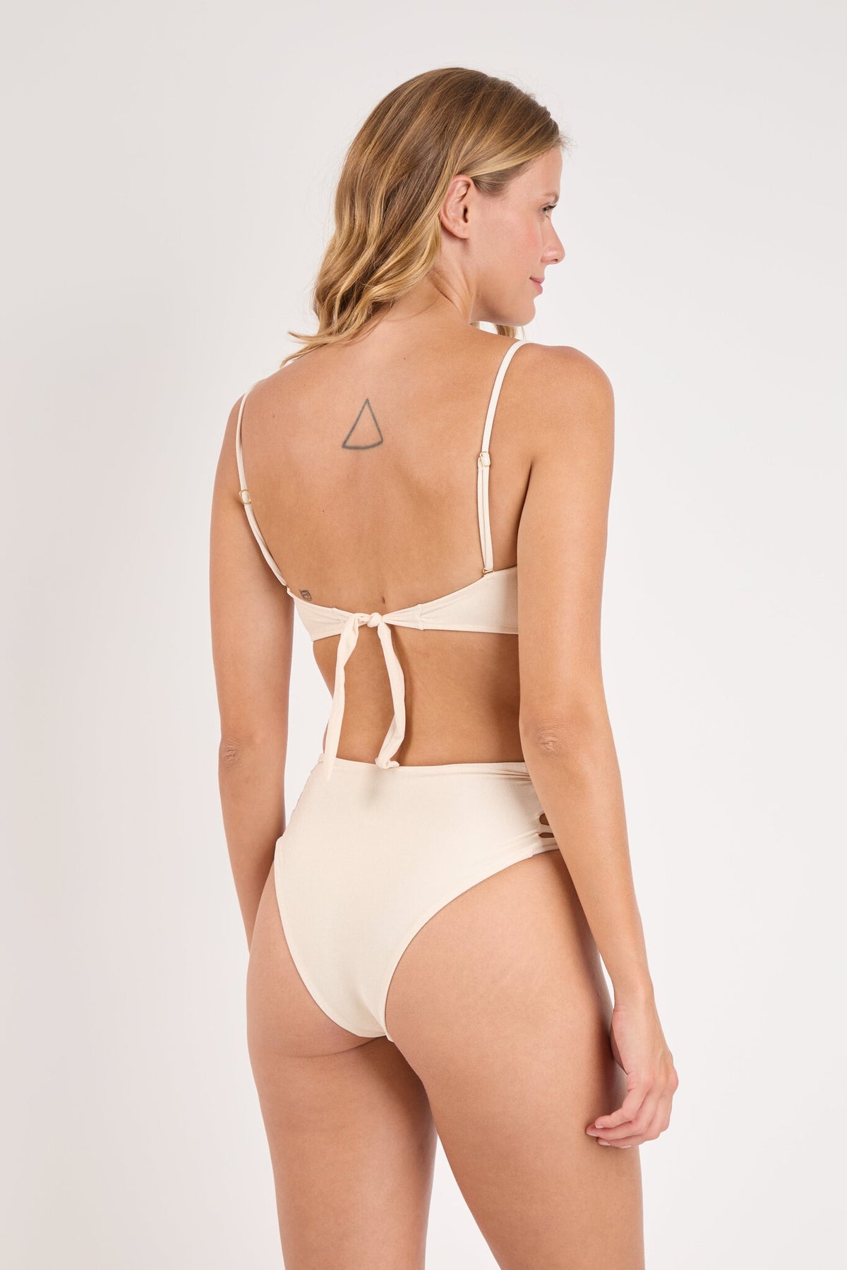 Model Back: Rio De Sol Bikini Tops Top Malibu-Natural Bandeau-Iris