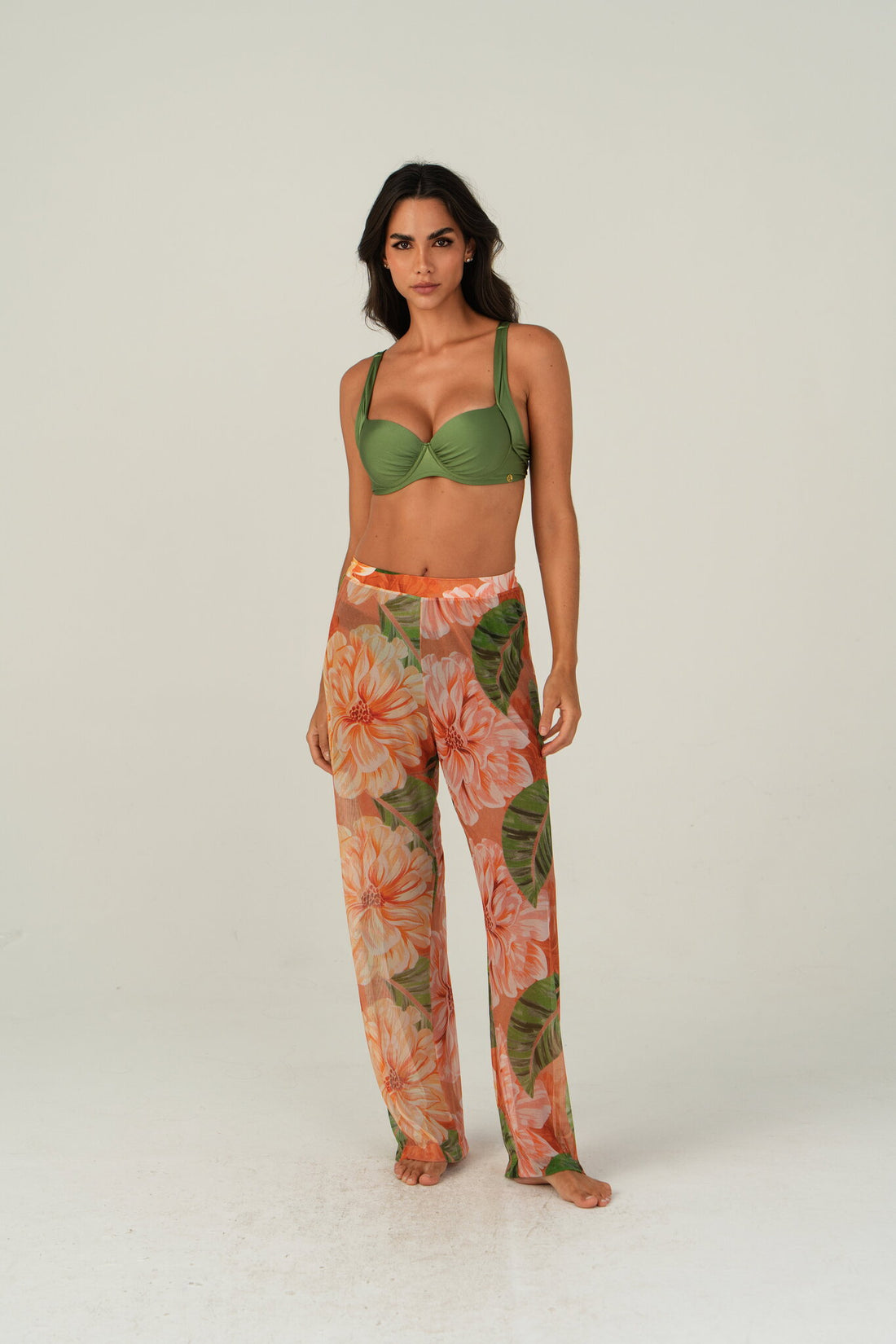 Model Front: Lua Morena Pants Rosa-Silvestre Pants Tule