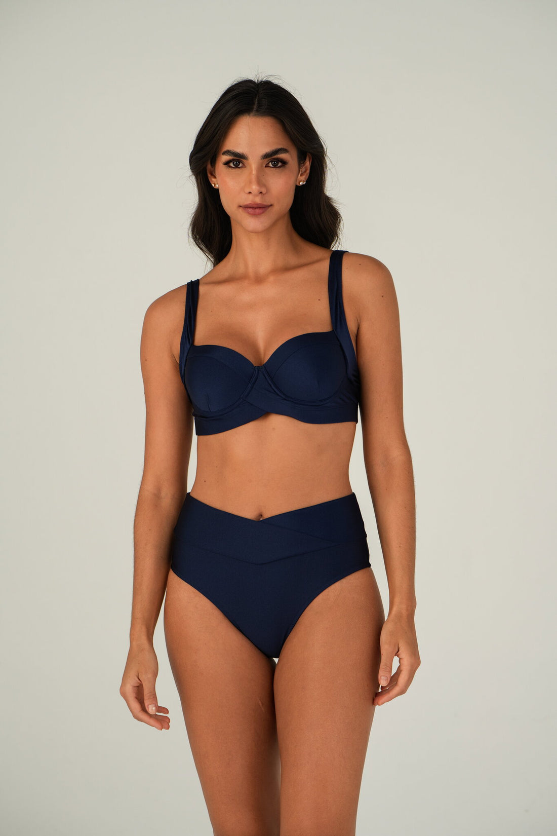 Model Front: Lua Morena Bikini Tops Top Rio-Preto Meia-Taca-Sus