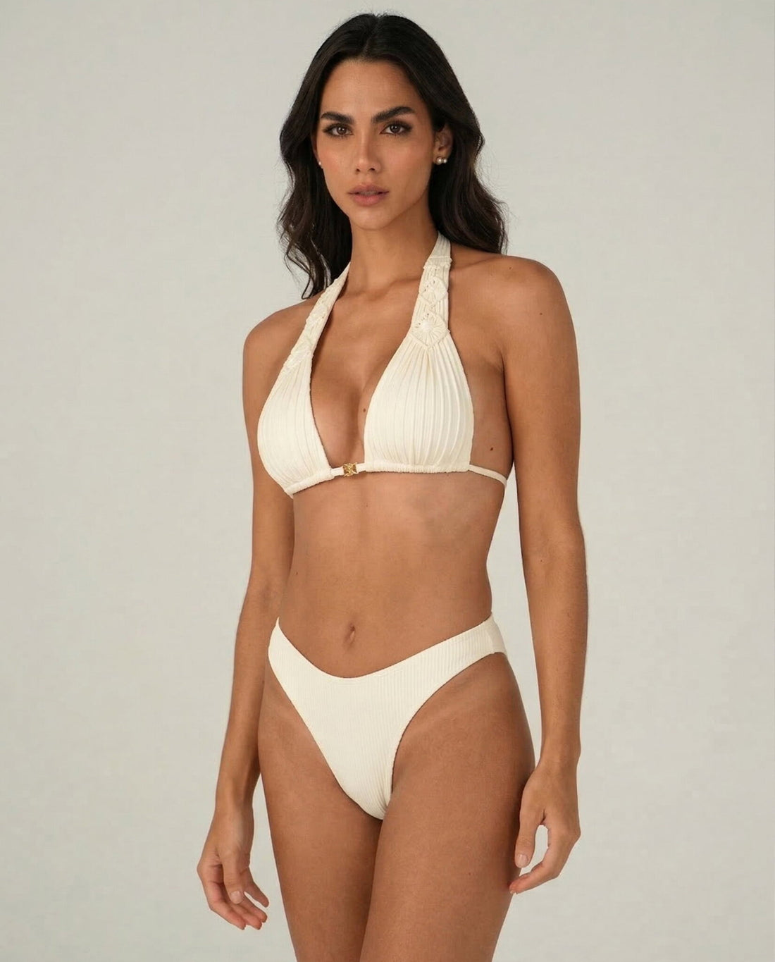 Model Front: Lua Morena Bikini Tops Top Areia Triangulo-Alongado-Macrame