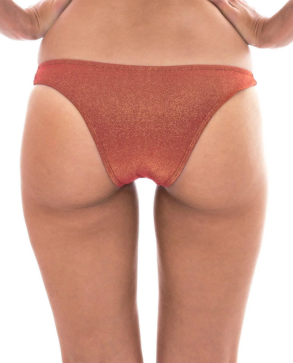 Model Back: Rio De Sol Bikini Bottoms Calcinha Radiante Canela Cropped