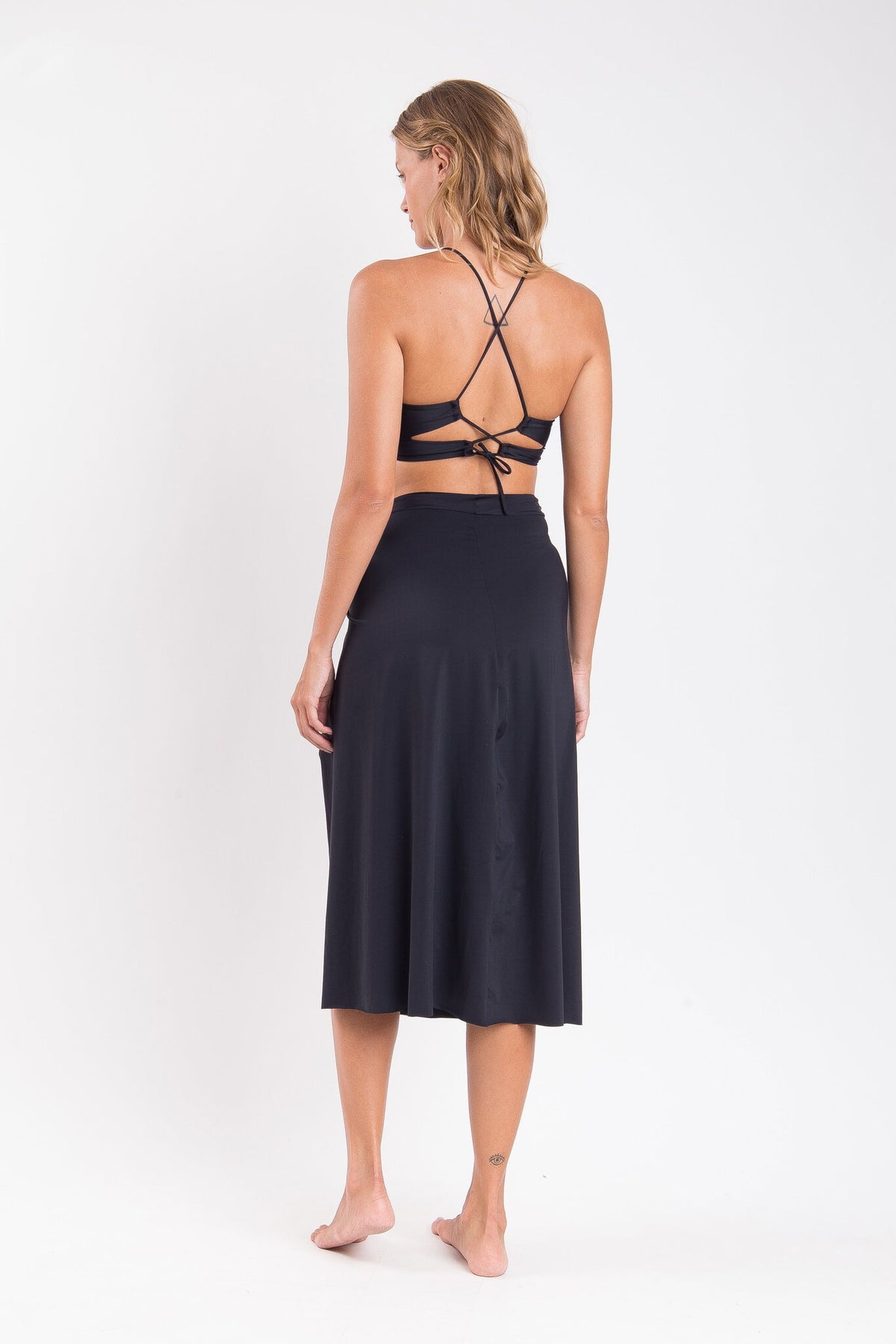 Model Back: Rio De Sol Skirts Nero Long-Skirt-Knot