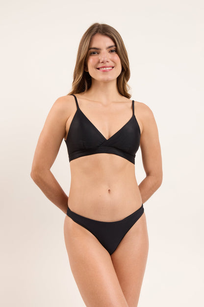 Model Front: Rio De Sol Bikini Bottoms Bottom Touch-Black Essential