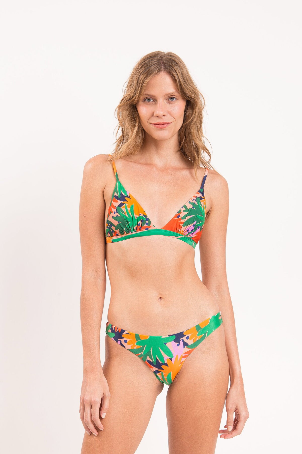Model Front: Rio De Sol Bikini Bottoms Bottom Delight Essential-Comfy