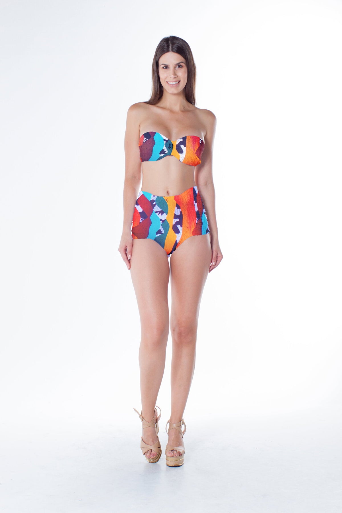 Model Front: Lua Morena Bikini Tops Top Franzido Metal Dunas