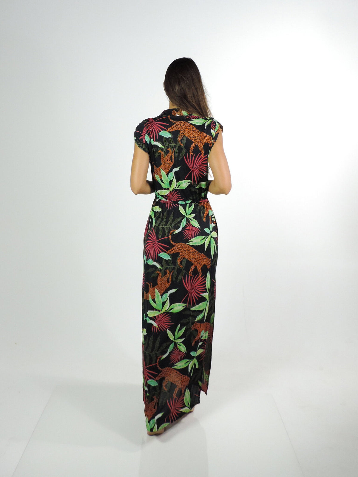 Model Back: La Playa Shirtdress Vestido Chemise Jungle