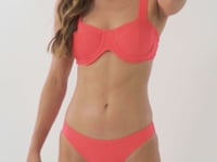 Video: Rio De Sol Bikini Tops Top Malibu-Folia Amelia