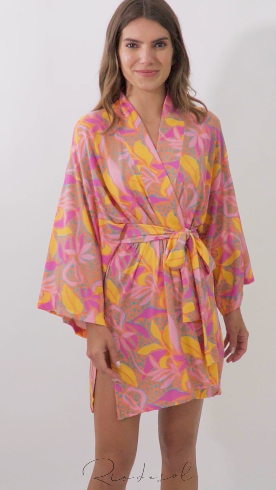 Video: Rio De Sol Kaftans And Kimonos Lyla Kimono