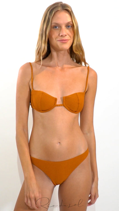 Video: Rio De Sol Bikini Tops Top Ferrugo Juliette